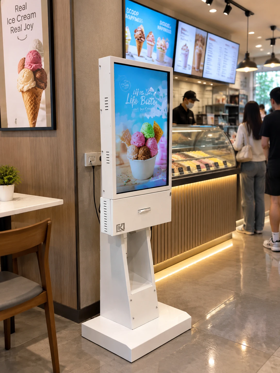 کیوسک سفارشگیر 32 اینچ 4k ایستاده چاخدار